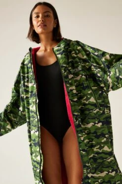 Regatta Adult Waterproof Changing Robe